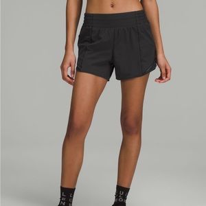 Lululemon Hotty Hot High Rise short 4”. Size 4.